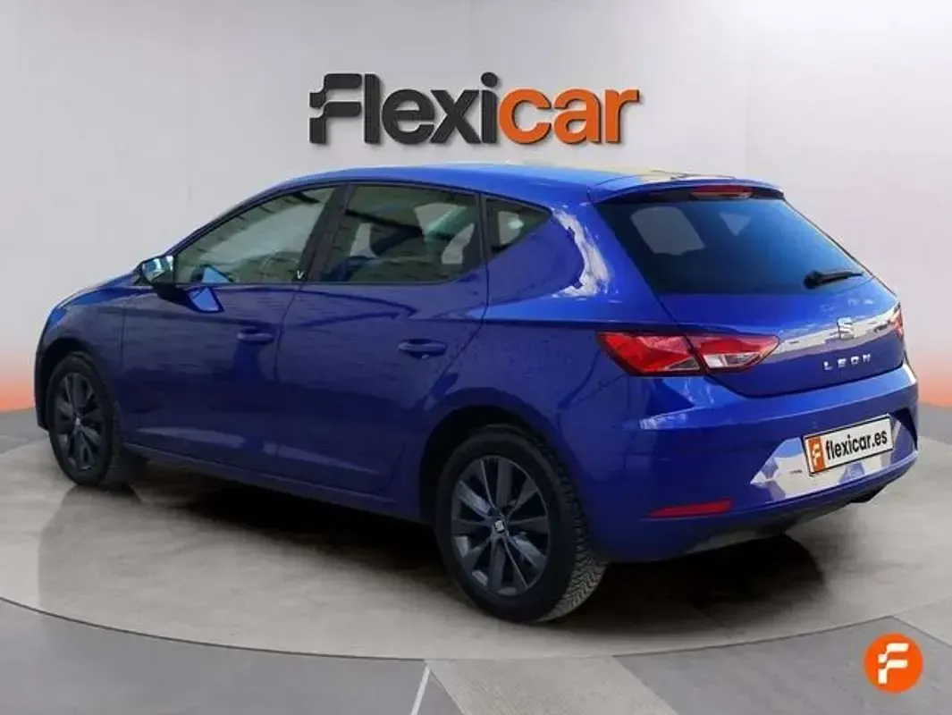 Usado Seat Leon ST Style 131 CV (96 kW) 2019 Azul Familiar