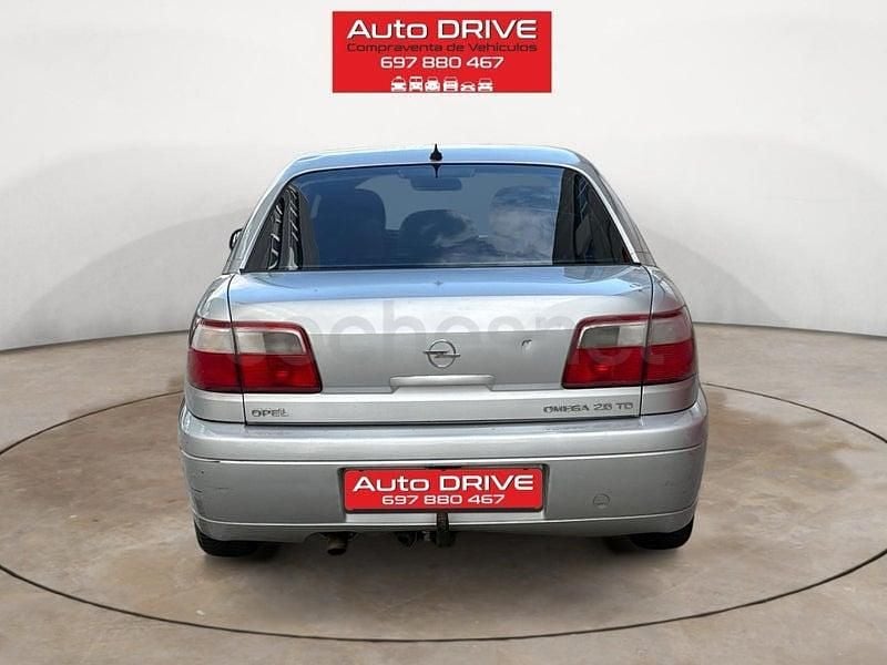 Usado Opel Omega Sport 130 CV (95 kW) 2000 Gris / plata Familiar