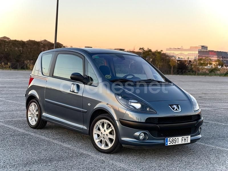 Usado Peugeot 1007 70 CV (51 kW) 2007 Gris / plata Monovolumen