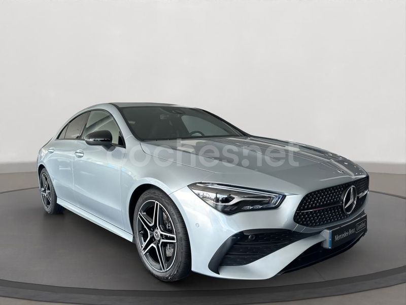 Gris / plata Usado 2024 Mercedes CLA200 Berlina | 37.990 € (Buen precio) - Imagen 1/4