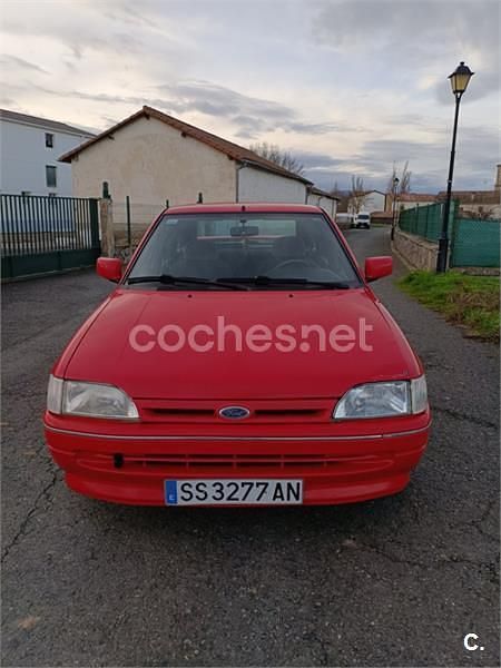 Rojo Usado 1992 Ford Escort Berlina | 1600 € - Imagen 1/4