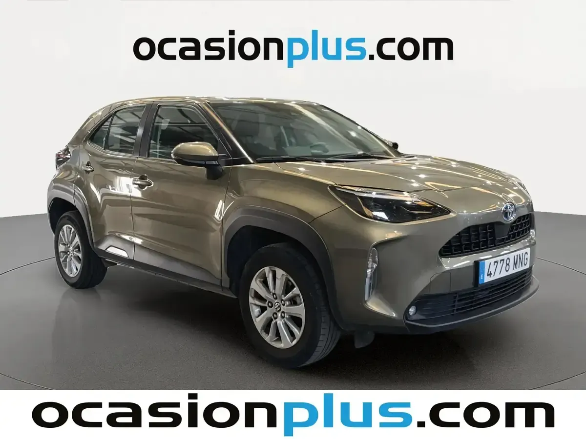 Usado Toyota Yaris Cross Business Edition 116 CV (85 kW) 2024 Marrón SUV