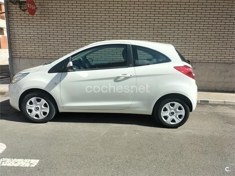 Blanco Usado 2016 Ford Ka Utilitario | 6000 € (Precio justo) - Imagen 1/4