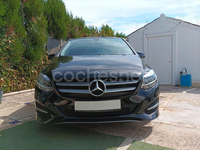 Usado Mercedes B200 136 CV (100 kW) 2018 Negro Monovolumen