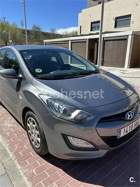 Usado Hyundai i30 Base 90 CV (66 kW) 2012 Gris / plata Berlina