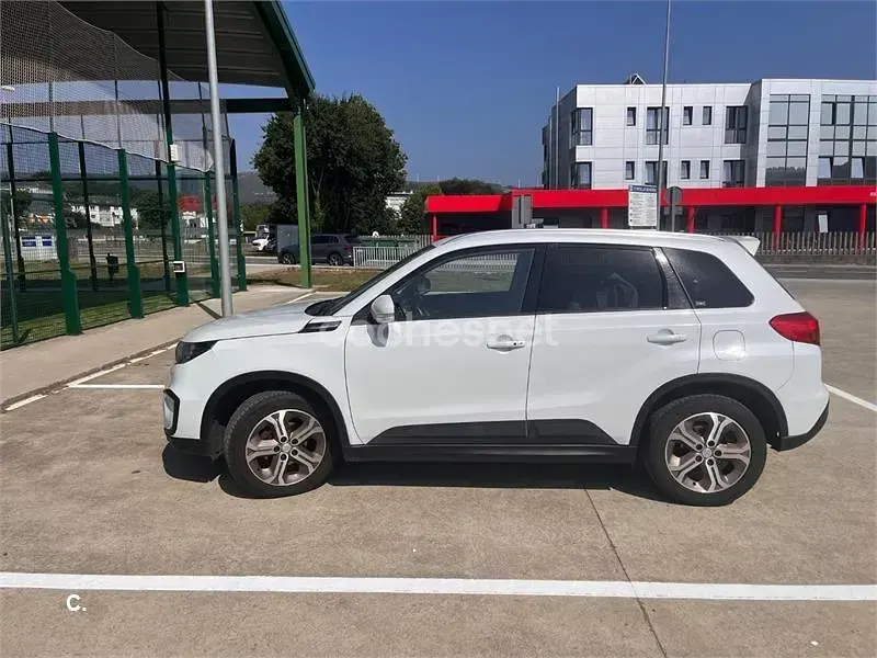 Usado Suzuki Vitara 120 CV (88 kW) 2017 Blanco SUV