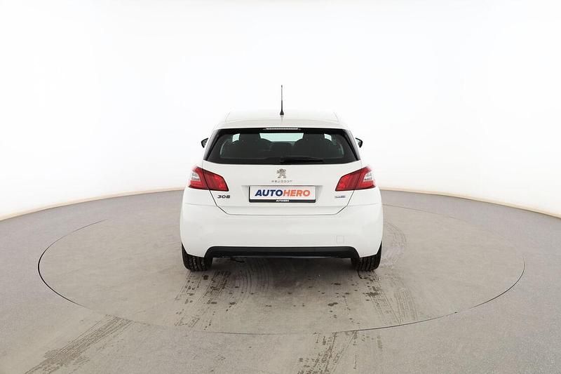 Begagnad Peugeot 308 Allure 150 HK (110 kW) 2015 Vit Sedan