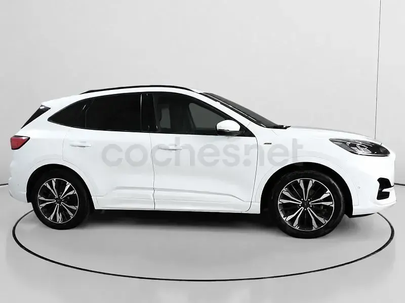 Usado Ford Kuga ST-Line X 150 CV (110 kW) 2022 Blanco SUV