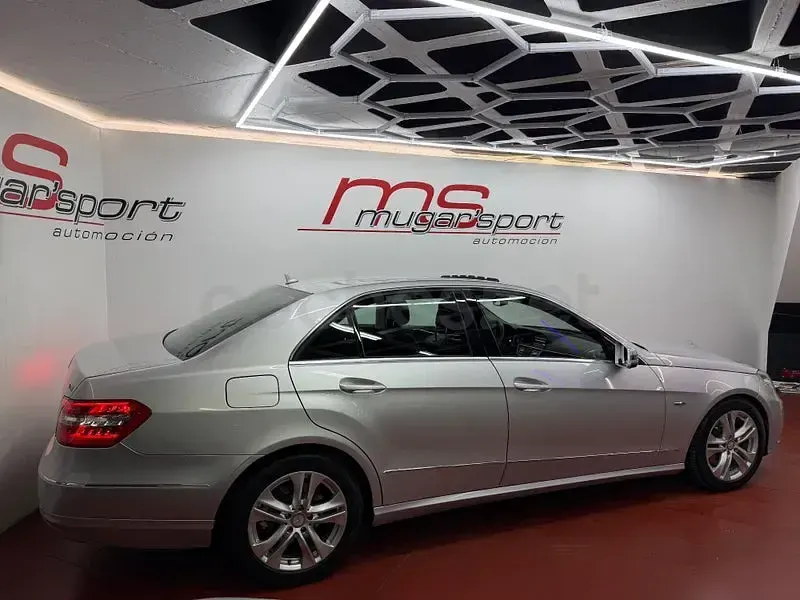 Usado Mercedes E350 Avantgarde 231 CV (169 kW) 2010 Gris / plata Berlina