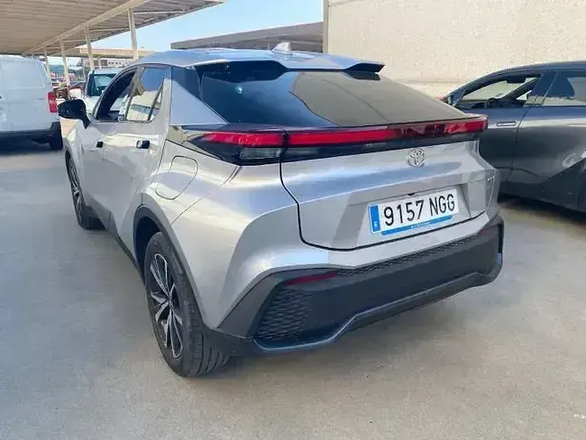 Usado Toyota C-HR Advance 140 CV (102 kW) 2025 Gris SUV