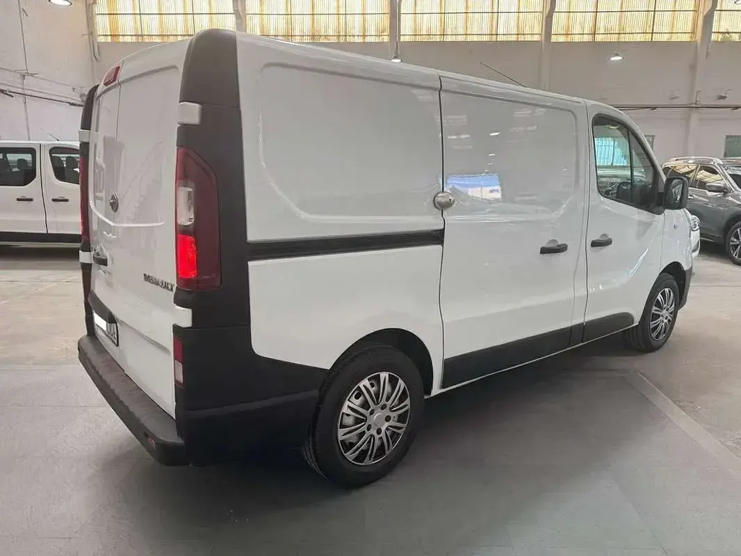Usado Renault Trafic 94 CV (69 kW) 2020 Blanco Monovolumen