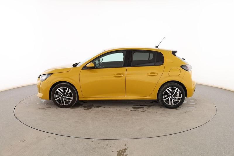 Usado Peugeot 208 Allure 101 CV (74 kW) 2020 Amarillo Utilitario