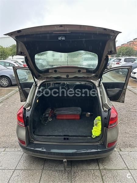 Usado Renault Clio GrandTour Authentique 68 CV (50 kW) 2010 Marrón Familiar