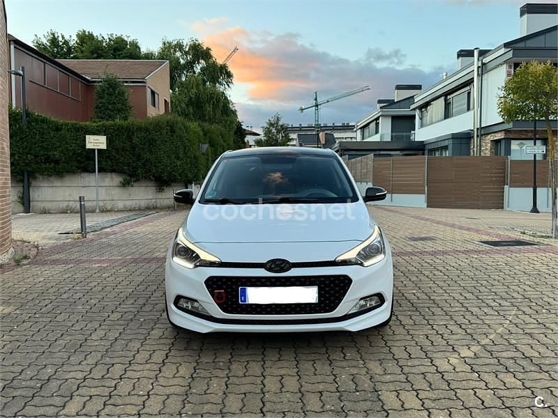 Usado Hyundai i20 90 CV (66 kW) 2017 Blanco Berlina