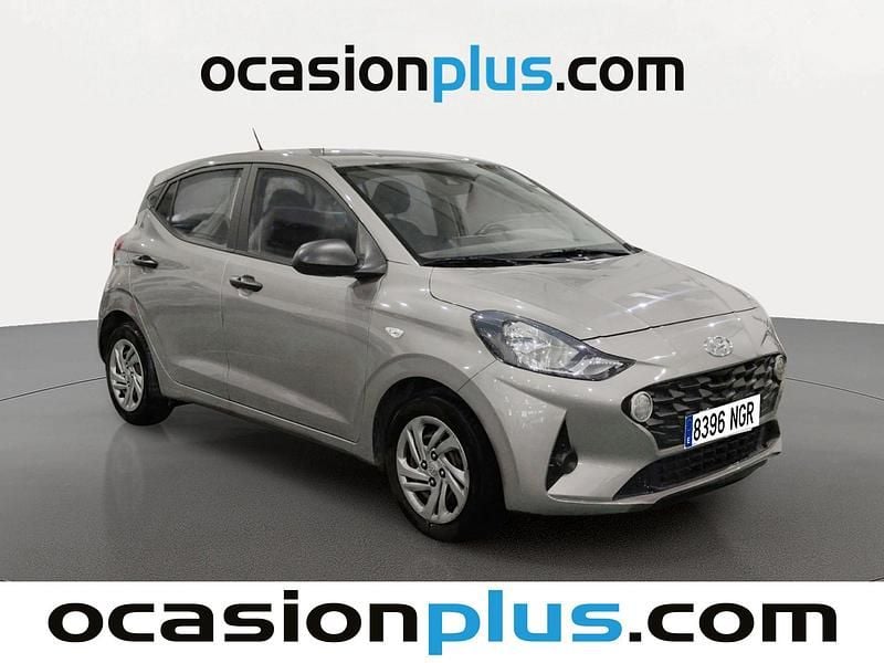 Usado Hyundai i10 67 CV (49 kW) 2022 Gris plata Utilitario