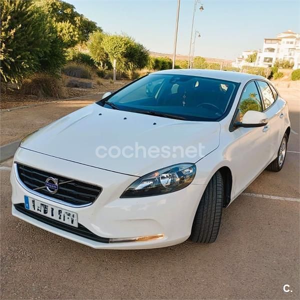 Blanco Usado 2015 Volvo V40 Momentum Familiar | 11.900 € - Imagen 1/4