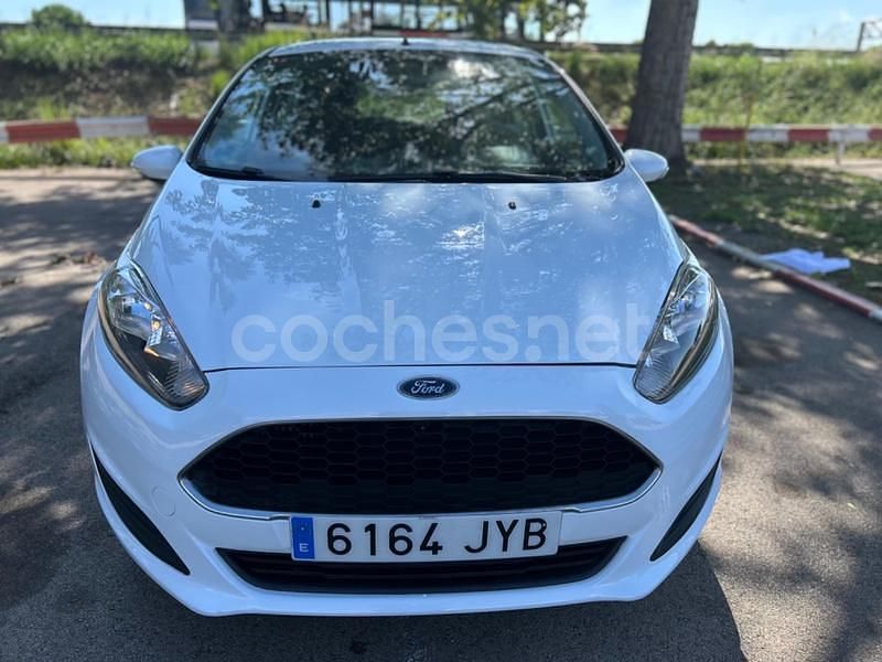 Usado Ford Fiesta Trend 86 CV (63 kW) 2017 Blanco Utilitario