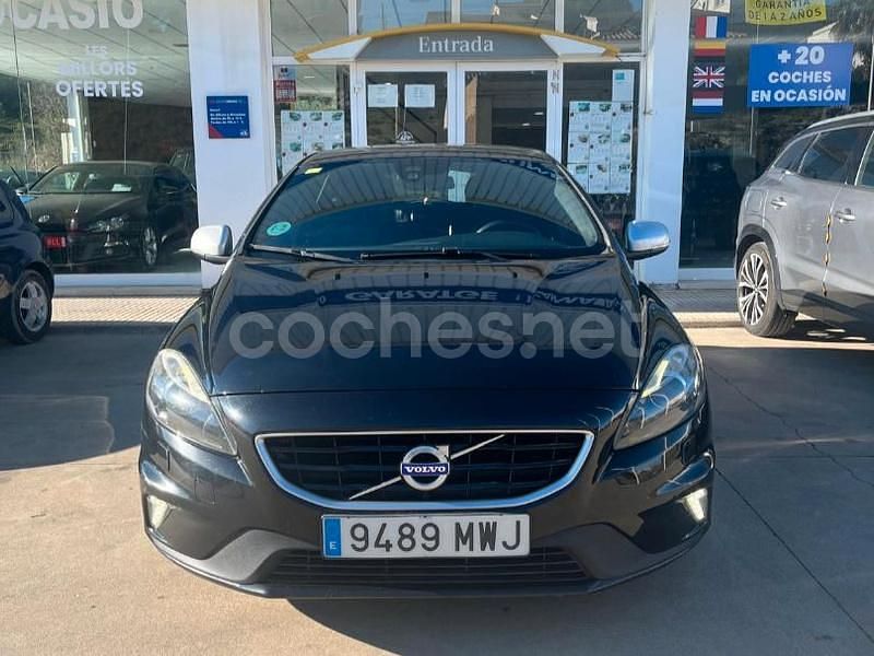 Usado Volvo V40 R-Design Momentum 120 CV (88 kW) 2015 Negro Berlina