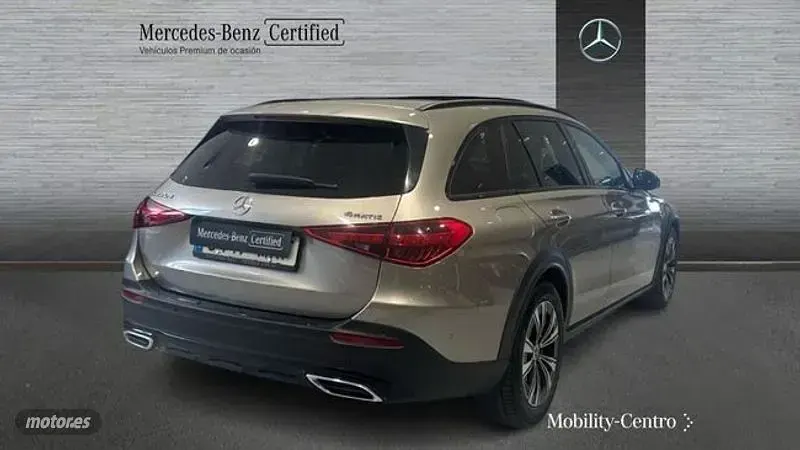 Usado Mercedes C220 199 CV (146 kW) 2023 Plateado Familiar