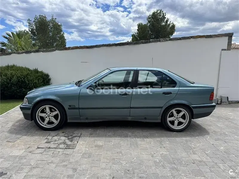 Usado BMW 320 129 CV (94 kW) 1991 Gris / plata Berlina