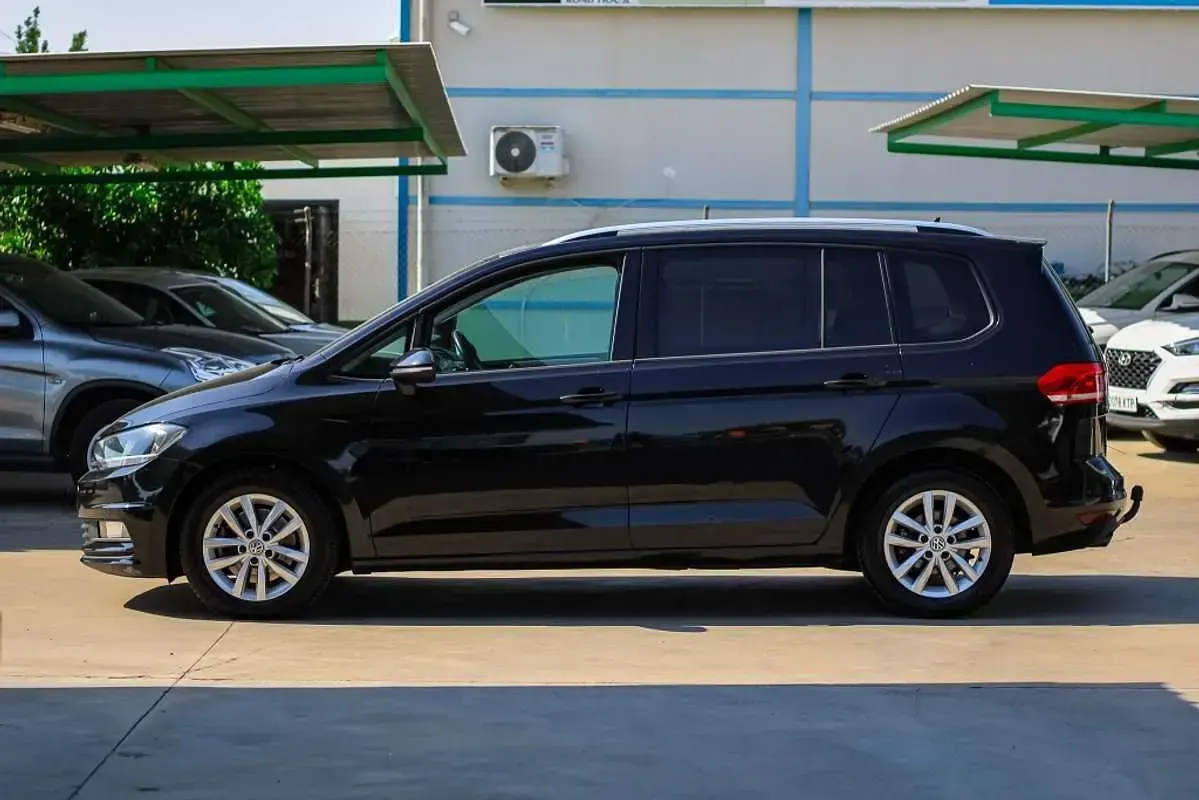 Usado VW Touran Sportline 150 CV (110 kW) 2017 Negro Monovolumen