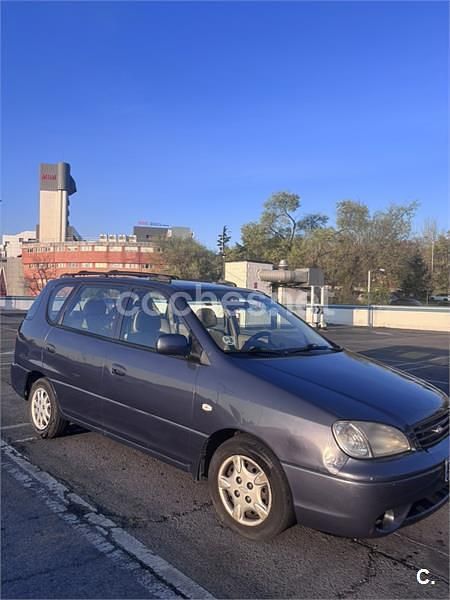 Usado Kia Carens 110 CV (80 kW) 2002 Azul Monovolumen