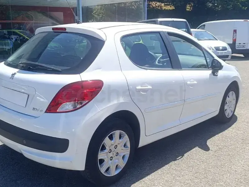 Usado Peugeot 207 68 CV (50 kW) 2014 Blanco Descapotable