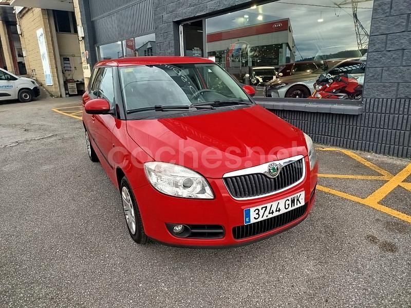 Usado Skoda Fabia 60 CV (44 kW) 2010 Rojo Berlina