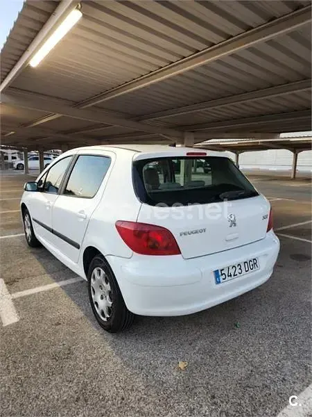Usado Peugeot 307 110 CV (80 kW) 2005 Blanco Berlina