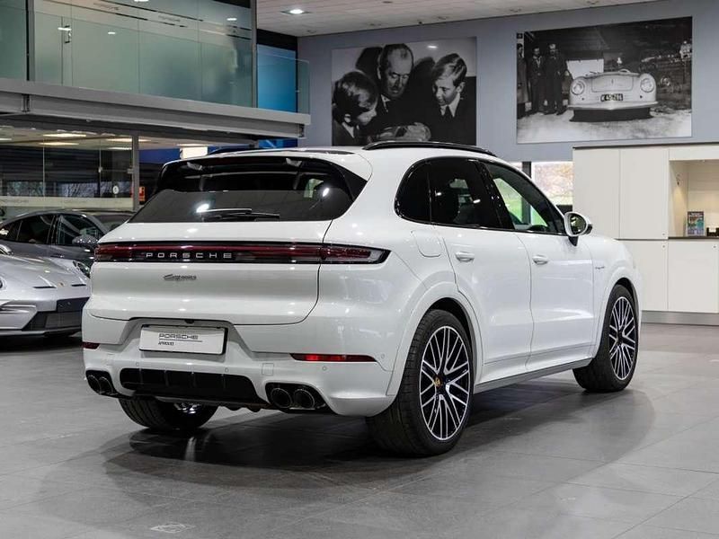Usado Porsche Cayenne 470 CV (345 kW) 2025 Blanco SUV