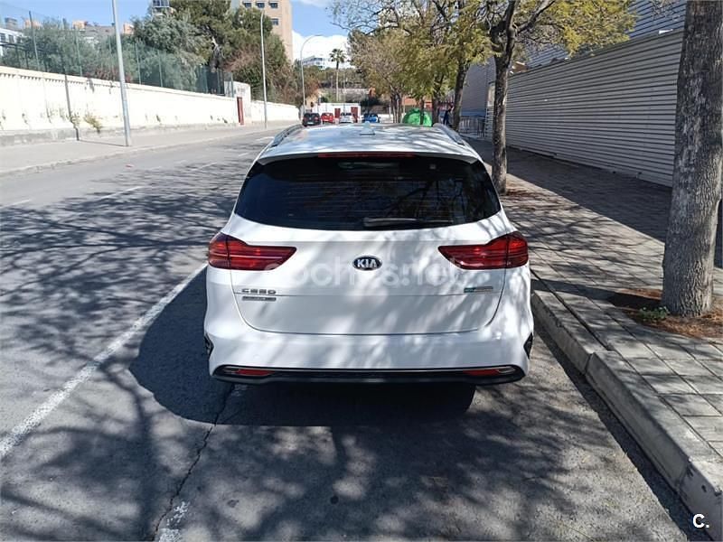 Usado Kia Ceed 136 CV (100 kW) 2021 Blanco Utilitario