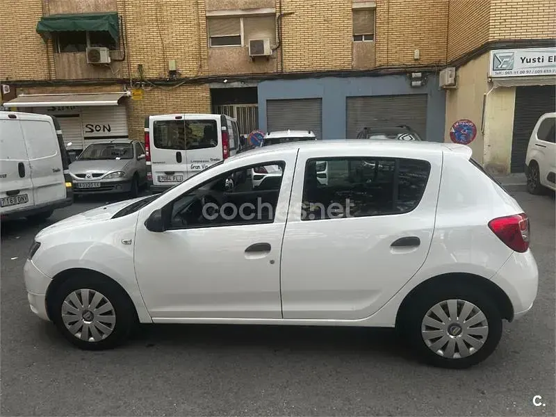Usado Dacia Sandero Lauréate 75 CV (55 kW) 2015 Blanco Berlina