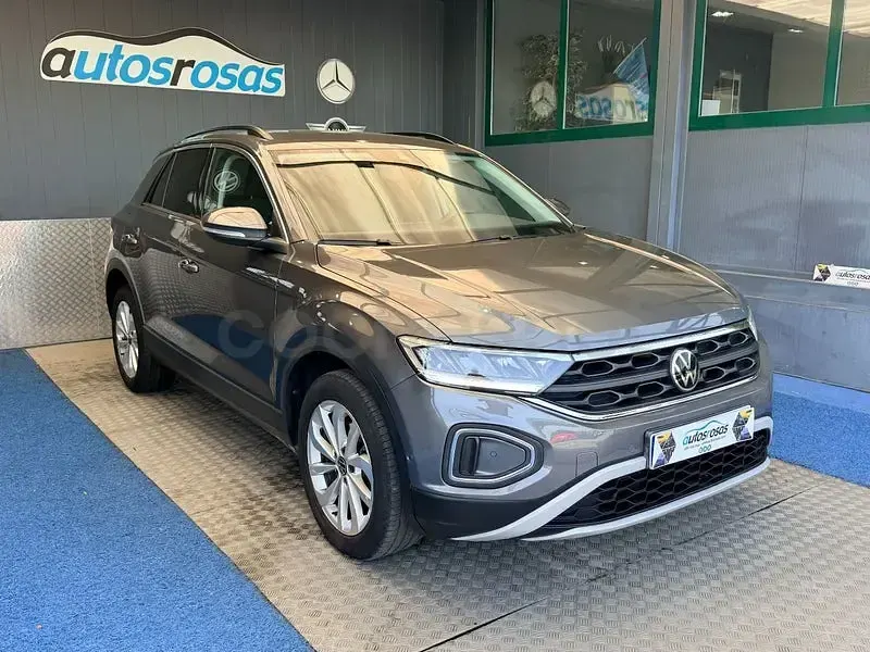 Usado VW T-Roc Advance 115 CV (84 kW) 2021 Gris / plata SUV