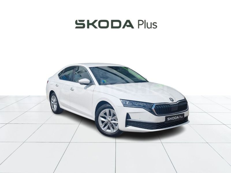 Blanco Usado 2025 Skoda Octavia Berlina | 29.000 € (Un poco caro) - Imagen 1/4