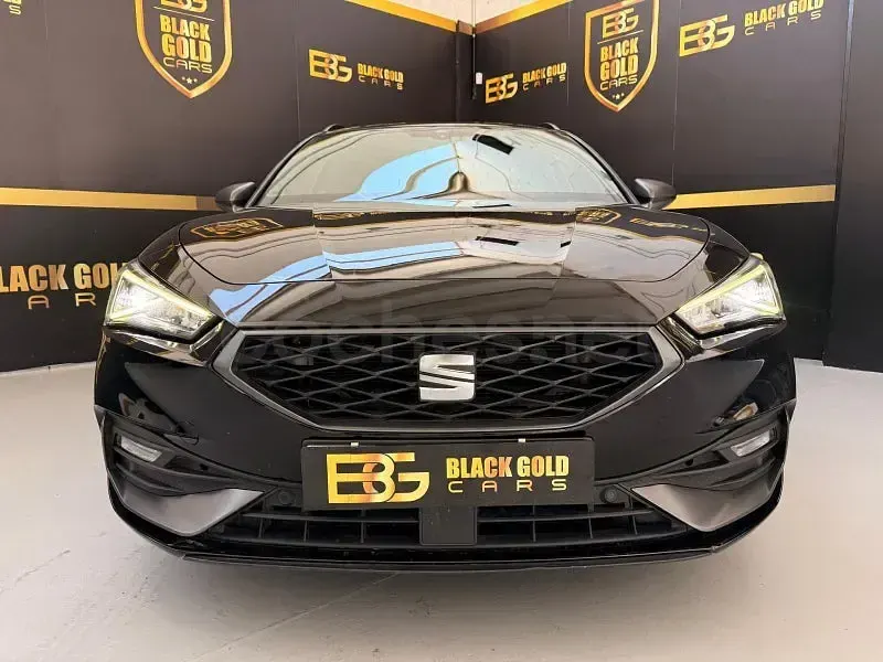 Usado Seat Leon FR 150 CV (110 kW) 2022 Negro Familiar