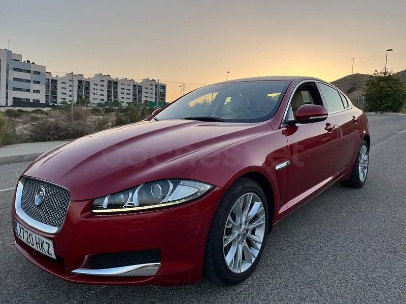 Usado Jaguar XF Premium Luxury 200 CV (147 kW) 2012 Granate Berlina