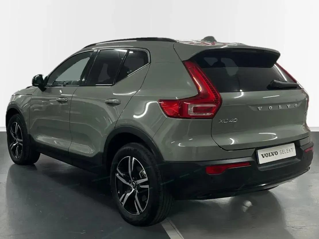 Usado Volvo XC40 Plus 163 CV (119 kW) 2025 Sage green SUV
