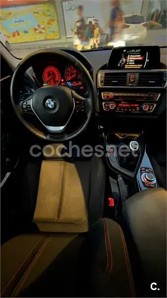 Usado BMW 118 Sport Line 136 CV (100 kW) 2016 Negro Utilitario