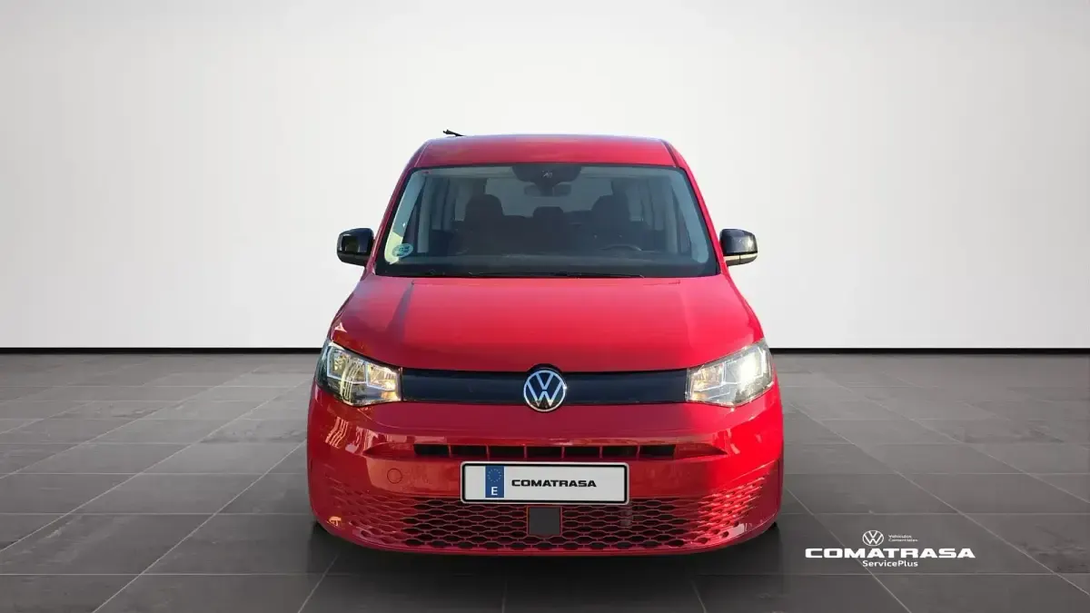Usado VW Caddy Maxi 102 CV (75 kW) 2023 Rojo Monovolumen