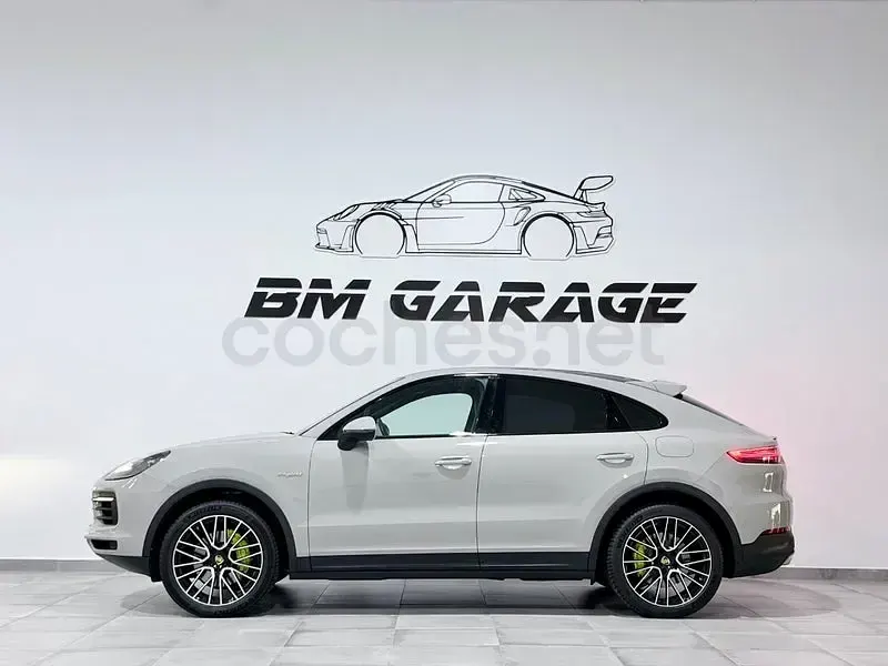 Usado Porsche Cayenne 470 CV (345 kW) 2023 Gris / plata SUV