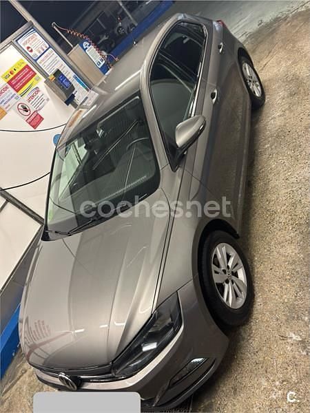 Usado VW Polo 75 CV (55 kW) 2017 Gris / plata Berlina
