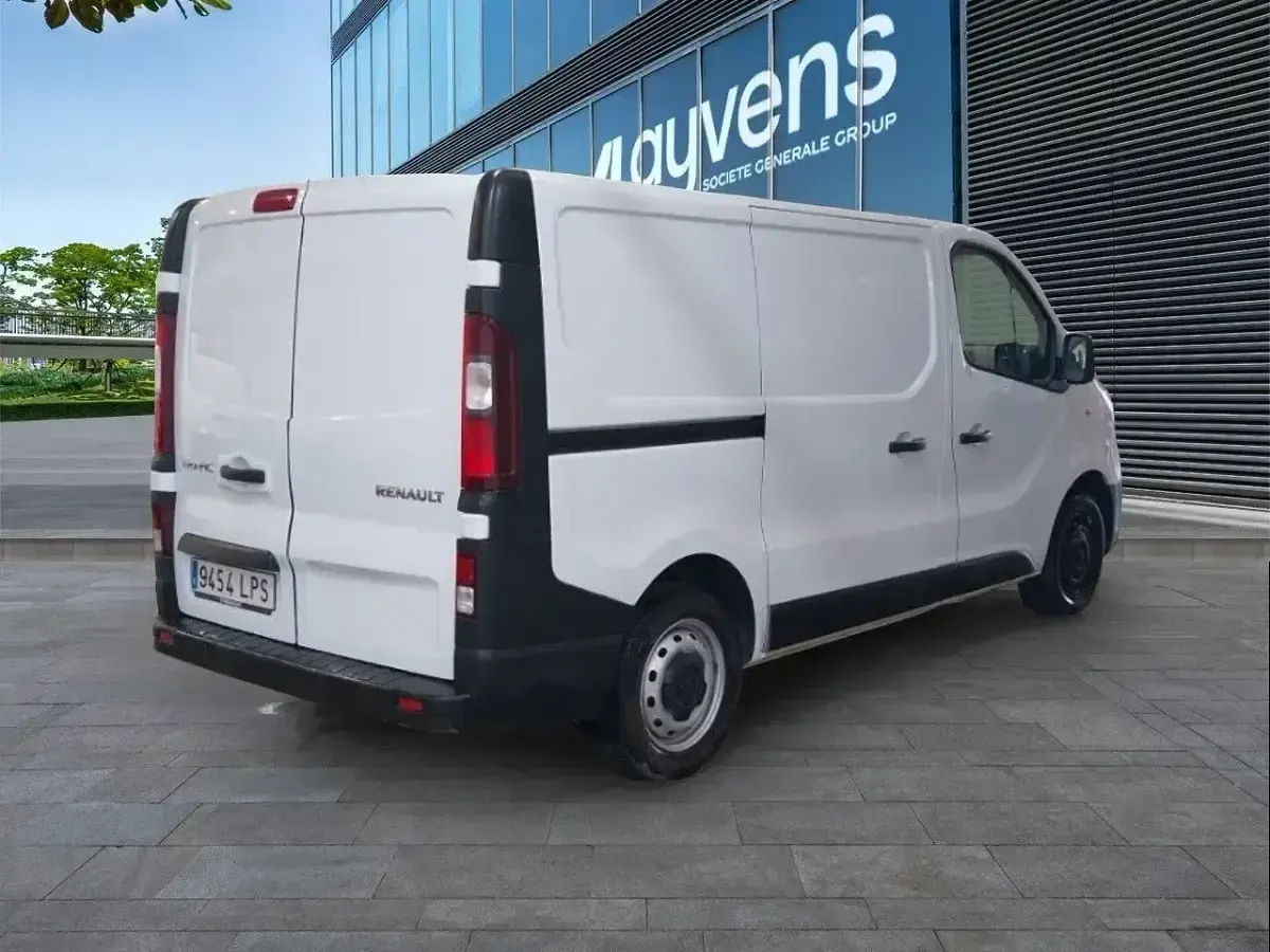 Usado Renault Trafic 120 CV (88 kW) 2021 Blanco Monovolumen