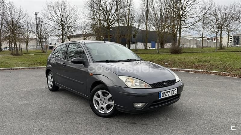 Gris / plata Usado 2004 Ford Focus Trend Berlina | 2199 € (Buen precio) - Imagen 1/4