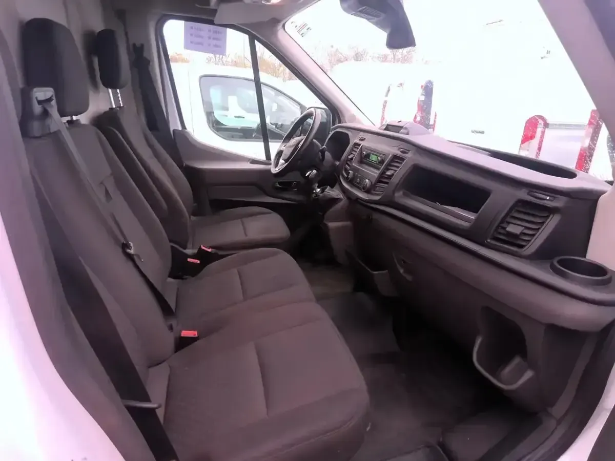 Usado Ford Transit Trend 130 CV (95 kW) 2022 Blanco Berlina