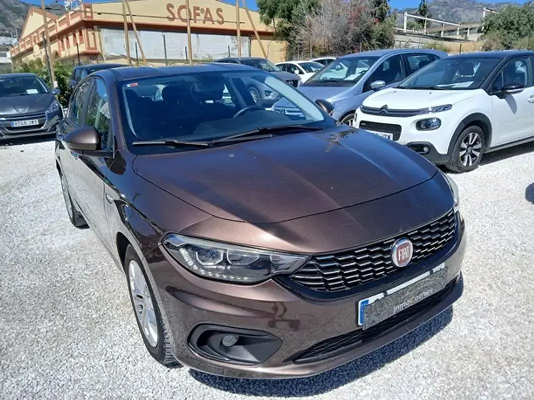 Usado Fiat Tipo Easy 95 CV (69 kW) 2017 Marrón Utilitario