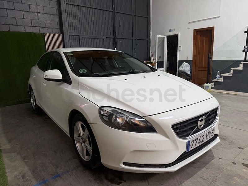 Usado Volvo V40 Kinetic 115 CV (84 kW) 2014 Blanco Berlina