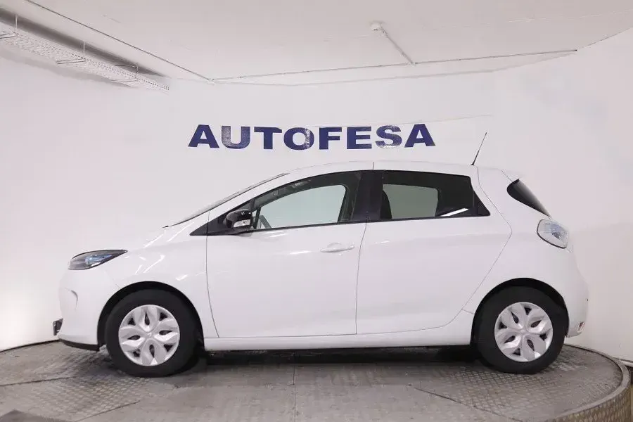 Usado Renault Zoe Life 64 kW (88 CV) 2016 Blanco Utilitario
