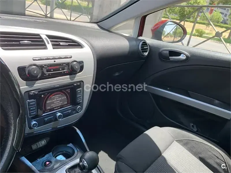Usado Seat Leon Sport 160 CV (117 kW) 2012 Granate Berlina