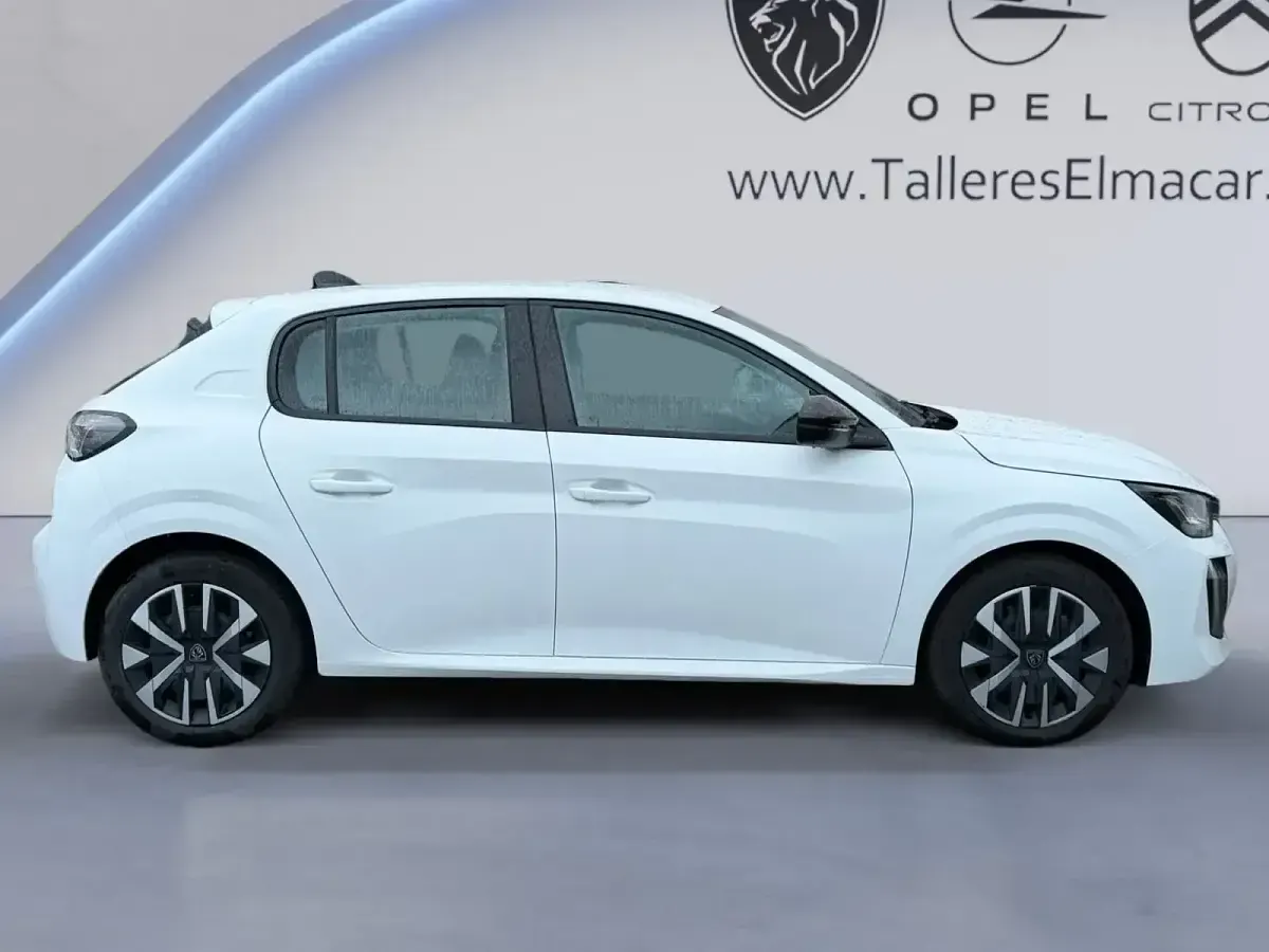 Usado Peugeot 208 Active 100 CV (73 kW) 2024 Blanco Utilitario