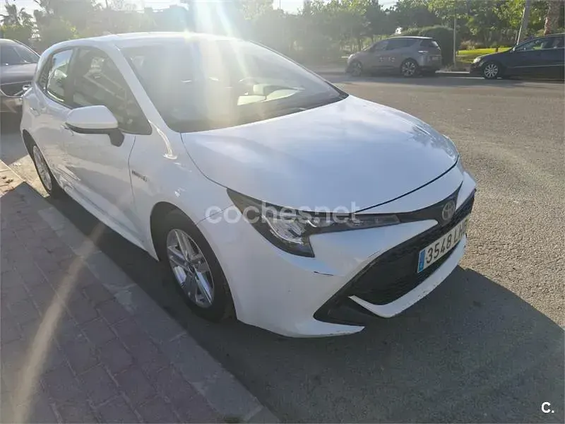 Usado Toyota Corolla Active 122 CV (89 kW) 2020 Blanco Berlina